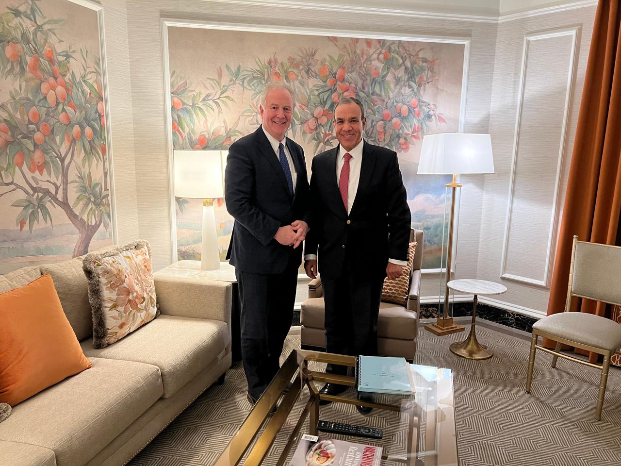 عبد العاطي لدى لقائه السناتور كريس فان هولن بواشنطن
