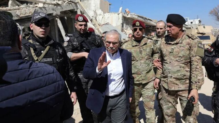 رئيس الوزراء اللبناني نواف سلام بين قيادات الجيش اللبناني